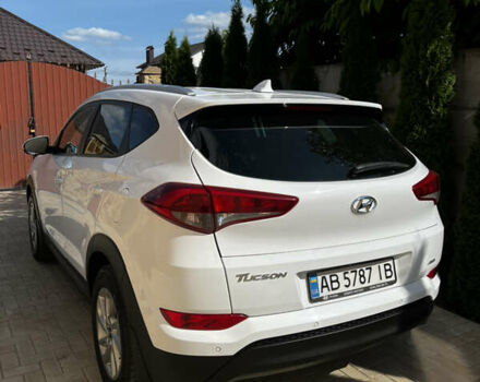 Белый Хендай Туксон, объемом двигателя 2 л и пробегом 220 тыс. км за 17800 $, фото 3 на Automoto.ua