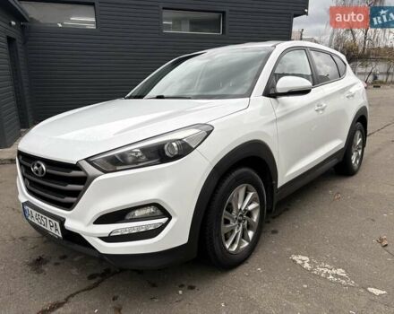 Белый Хендай Туксон, объемом двигателя 2 л и пробегом 203 тыс. км за 19000 $, фото 1 на Automoto.ua