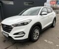 Белый Хендай Туксон, объемом двигателя 2 л и пробегом 203 тыс. км за 19000 $, фото 1 на Automoto.ua