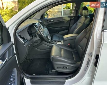 Білий Хендай Туксон, об'ємом двигуна 2 л та пробігом 148 тис. км за 22500 $, фото 15 на Automoto.ua