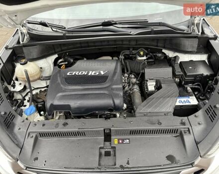 Белый Хендай Туксон, объемом двигателя 2 л и пробегом 203 тыс. км за 19000 $, фото 13 на Automoto.ua