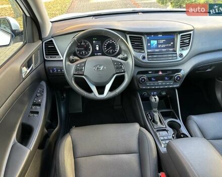 Білий Хендай Туксон, об'ємом двигуна 2 л та пробігом 148 тис. км за 22500 $, фото 18 на Automoto.ua