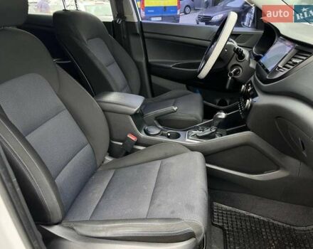 Белый Хендай Туксон, объемом двигателя 2 л и пробегом 147 тыс. км за 18740 $, фото 18 на Automoto.ua