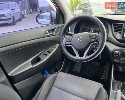 Белый Хендай Туксон, объемом двигателя 2 л и пробегом 147 тыс. км за 18740 $, фото 17 на Automoto.ua