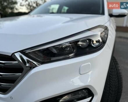 Білий Хендай Туксон, об'ємом двигуна 2 л та пробігом 175 тис. км за 18200 $, фото 16 на Automoto.ua