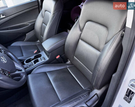 Хендай Туксон 2016 в Одессе на Automoto.ua Белый Хендай Туксон, объемом двигателя 2 л и пробегом 148 тыс. км за 20500 $, фото 12 на Automoto.ua