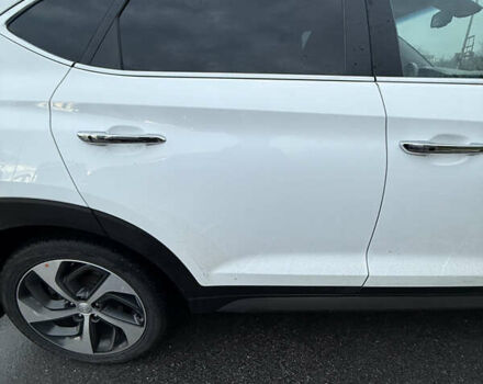 Белый Хендай Туксон, объемом двигателя 2 л и пробегом 152 тыс. км за 18500 $, фото 28 на Automoto.ua