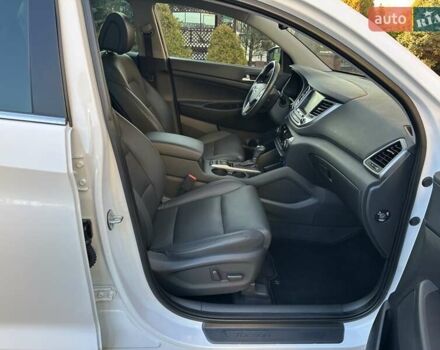 Білий Хендай Туксон, об'ємом двигуна 2 л та пробігом 148 тис. км за 22500 $, фото 52 на Automoto.ua