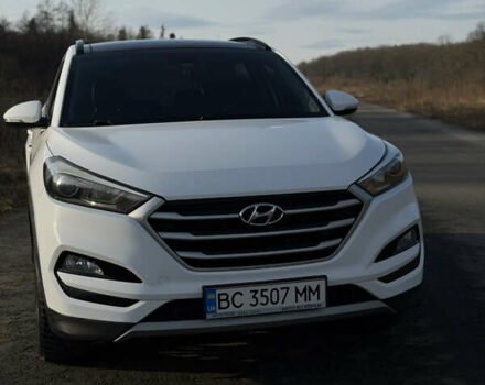 Белый Хендай Туксон, объемом двигателя 2 л и пробегом 184 тыс. км за 19700 $, фото 1 на Automoto.ua