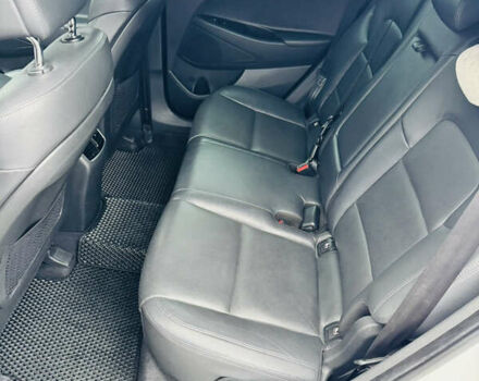 Белый Хендай Туксон, объемом двигателя 2 л и пробегом 173 тыс. км за 17200 $, фото 20 на Automoto.ua