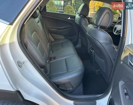 Білий Хендай Туксон, об'ємом двигуна 2 л та пробігом 148 тис. км за 22500 $, фото 62 на Automoto.ua