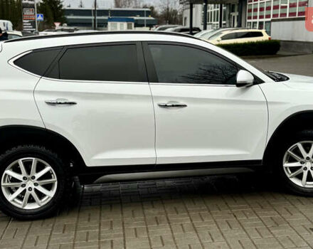 Белый Хендай Туксон, объемом двигателя 2 л и пробегом 173 тыс. км за 17200 $, фото 8 на Automoto.ua