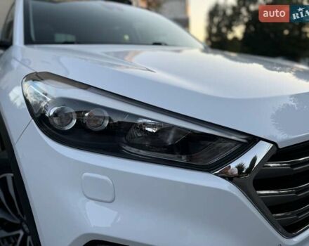 Білий Хендай Туксон, об'ємом двигуна 2 л та пробігом 175 тис. км за 18200 $, фото 17 на Automoto.ua