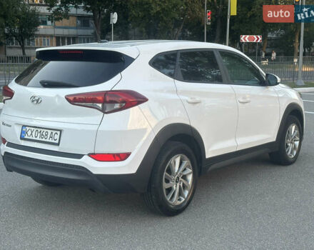 Білий Хендай Туксон, об'ємом двигуна 2 л та пробігом 89 тис. км за 16000 $, фото 6 на Automoto.ua