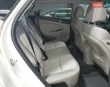 Белый Хендай Туксон, объемом двигателя 2 л и пробегом 102 тыс. км за 2900 $, фото 10 на Automoto.ua