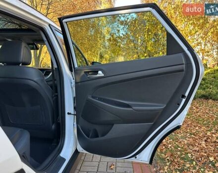 Білий Хендай Туксон, об'ємом двигуна 2 л та пробігом 148 тис. км за 22500 $, фото 68 на Automoto.ua