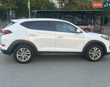 Білий Хендай Туксон, об'ємом двигуна 2 л та пробігом 89 тис. км за 16000 $, фото 7 на Automoto.ua