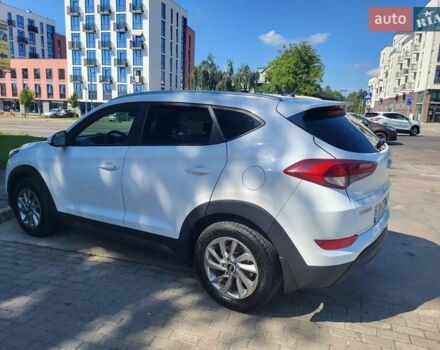 Білий Хендай Туксон, об'ємом двигуна 2 л та пробігом 185 тис. км за 13700 $, фото 5 на Automoto.ua