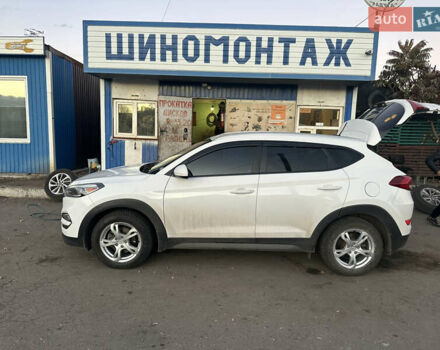 Білий Хендай Туксон, об'ємом двигуна 2 л та пробігом 140 тис. км за 16500 $, фото 24 на Automoto.ua