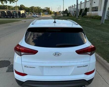 Белый Хендай Туксон, объемом двигателя 2 л и пробегом 110 тыс. км за 14000 $, фото 3 на Automoto.ua