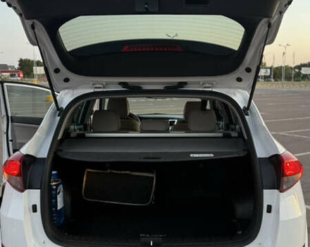 Білий Хендай Туксон, об'ємом двигуна 1.6 л та пробігом 80 тис. км за 16500 $, фото 13 на Automoto.ua