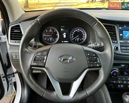 Білий Хендай Туксон, об'ємом двигуна 2 л та пробігом 148 тис. км за 22500 $, фото 31 на Automoto.ua