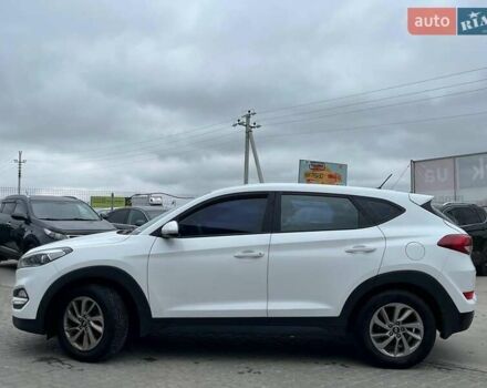 Белый Хендай Туксон, объемом двигателя 2 л и пробегом 147 тыс. км за 18740 $, фото 4 на Automoto.ua