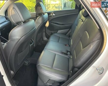 Білий Хендай Туксон, об'ємом двигуна 2 л та пробігом 148 тис. км за 22500 $, фото 47 на Automoto.ua