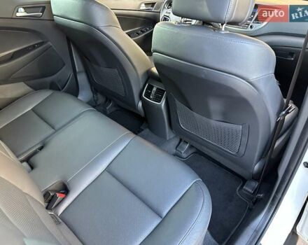 Білий Хендай Туксон, об'ємом двигуна 2 л та пробігом 148 тис. км за 22500 $, фото 64 на Automoto.ua