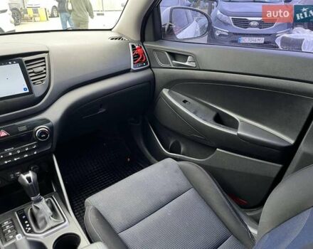 Белый Хендай Туксон, объемом двигателя 2 л и пробегом 147 тыс. км за 18740 $, фото 15 на Automoto.ua