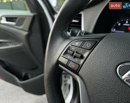 Білий Хендай Туксон, об'ємом двигуна 2 л та пробігом 175 тис. км за 18200 $, фото 31 на Automoto.ua