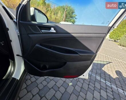 Хендай Туксон 2016 в Ивано-Франковске на Automoto.ua Белый Хендай Туксон, объемом двигателя 2 л и пробегом 148 тыс. км за 18950 $, фото 52 на Automoto.ua