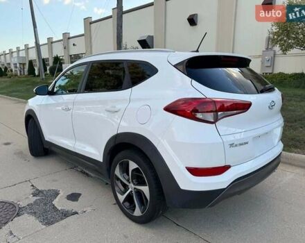 Белый Хендай Туксон, объемом двигателя 2 л и пробегом 110 тыс. км за 14000 $, фото 2 на Automoto.ua