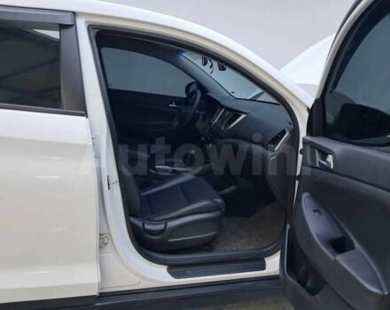 Белый Хендай Туксон, объемом двигателя 2 л и пробегом 157 тыс. км за 15500 $, фото 21 на Automoto.ua