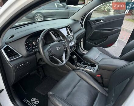 Білий Хендай Туксон, об'ємом двигуна 2 л та пробігом 175 тис. км за 18200 $, фото 29 на Automoto.ua