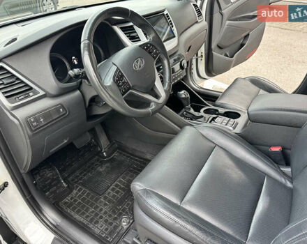 Білий Хендай Туксон, об'ємом двигуна 1.59 л та пробігом 82 тис. км за 17300 $, фото 35 на Automoto.ua