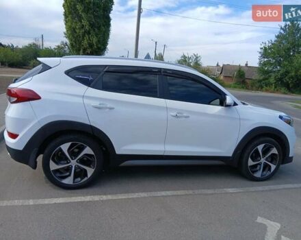 Белый Хендай Туксон, объемом двигателя 1.6 л и пробегом 106 тыс. км за 16500 $, фото 2 на Automoto.ua