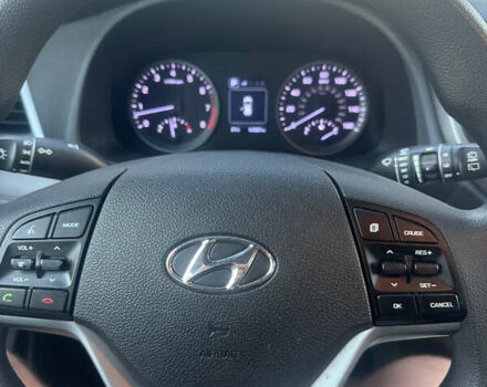 Білий Хендай Туксон, об'ємом двигуна 2 л та пробігом 89 тис. км за 16000 $, фото 13 на Automoto.ua