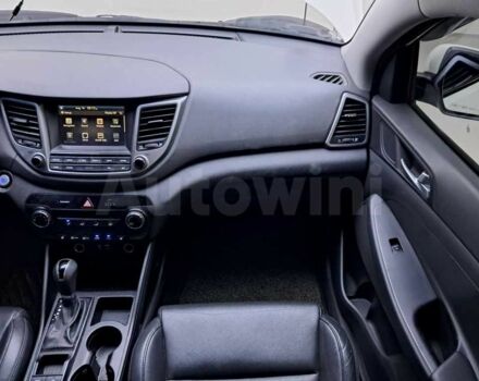 Белый Хендай Туксон, объемом двигателя 2 л и пробегом 157 тыс. км за 15500 $, фото 10 на Automoto.ua