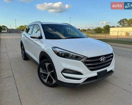 Белый Хендай Туксон, объемом двигателя 2 л и пробегом 110 тыс. км за 14000 $, фото 1 на Automoto.ua