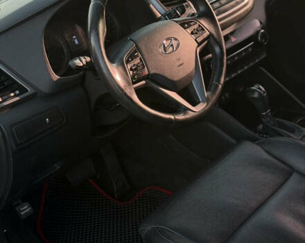 Белый Хендай Туксон, объемом двигателя 2 л и пробегом 184 тыс. км за 19700 $, фото 5 на Automoto.ua