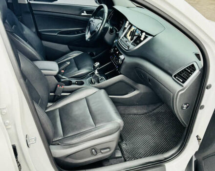 Белый Хендай Туксон, объемом двигателя 2 л и пробегом 173 тыс. км за 17200 $, фото 22 на Automoto.ua