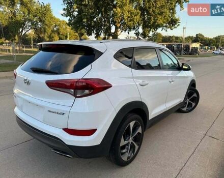 Белый Хендай Туксон, объемом двигателя 2 л и пробегом 110 тыс. км за 14000 $, фото 4 на Automoto.ua