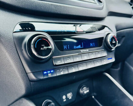 Белый Хендай Туксон, объемом двигателя 2 л и пробегом 173 тыс. км за 17200 $, фото 17 на Automoto.ua