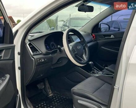 Белый Хендай Туксон, объемом двигателя 2 л и пробегом 147 тыс. км за 18740 $, фото 39 на Automoto.ua
