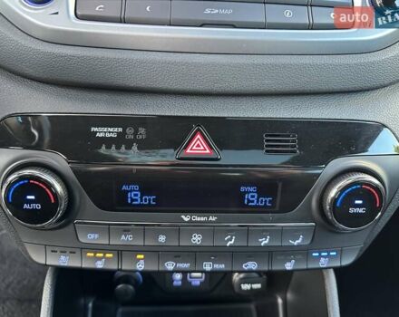 Білий Хендай Туксон, об'ємом двигуна 2 л та пробігом 148 тис. км за 22500 $, фото 26 на Automoto.ua