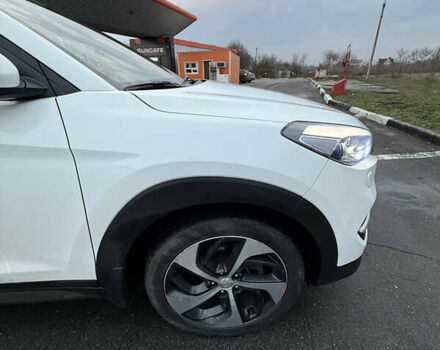 Белый Хендай Туксон, объемом двигателя 2 л и пробегом 152 тыс. км за 18500 $, фото 30 на Automoto.ua