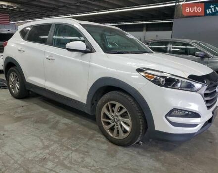 Белый Хендай Туксон, объемом двигателя 2 л и пробегом 102 тыс. км за 2900 $, фото 3 на Automoto.ua