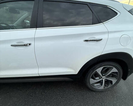 Белый Хендай Туксон, объемом двигателя 2 л и пробегом 152 тыс. км за 18500 $, фото 36 на Automoto.ua