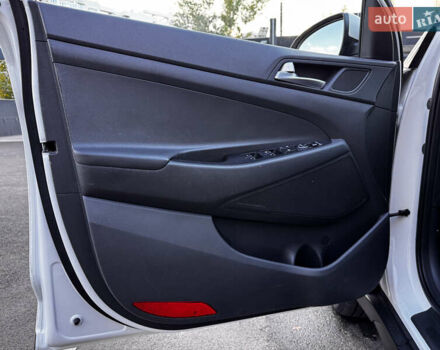 Хендай Туксон 2016 в Одессе на Automoto.ua Белый Хендай Туксон, объемом двигателя 2 л и пробегом 148 тыс. км за 20500 $, фото 17 на Automoto.ua